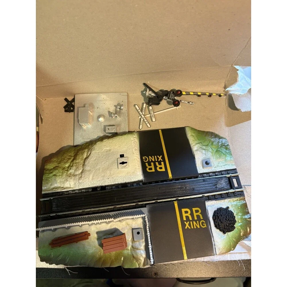 Vintage Life Like HO Scale Santa Fe Model Railroad Train Set #8892